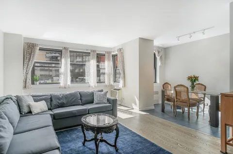 $950,000 | 357 East 57th Street, Unit 2D | Sutton Place