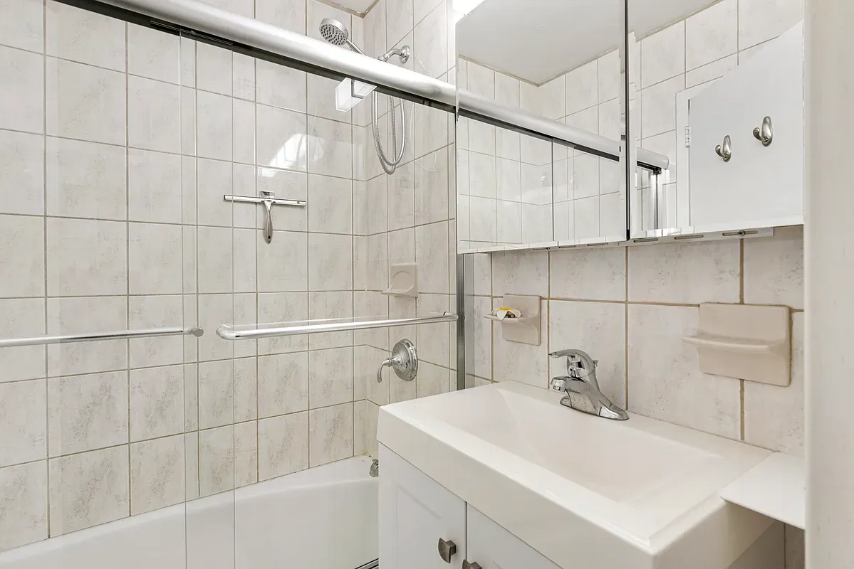 $455,000 | 1160 3rd Avenue, Unit 15F | Lenox Hill