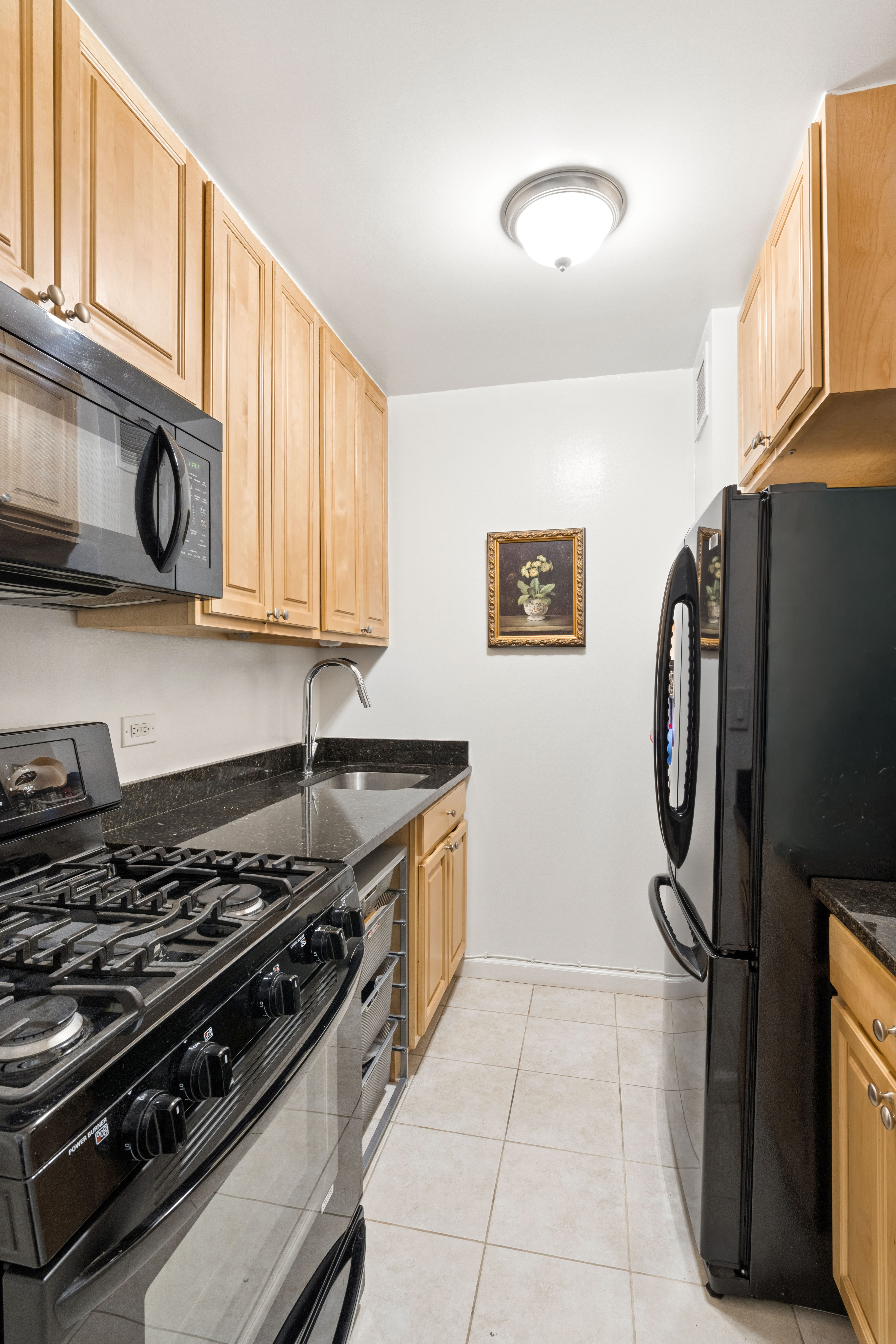 61 West 62nd Street, Unit 6C Manhattan, NY 10023 - Photo 4 of 6