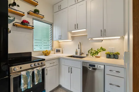 $700,000 | 2957 Kalākaua Avenue, Unit 501, Honolulu, HI 96815