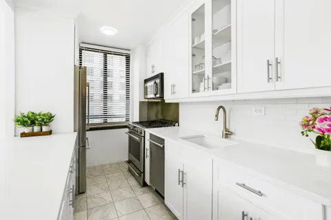 $1,999,999 | 171 East 84th Street, Unit 4B | Upper East Side