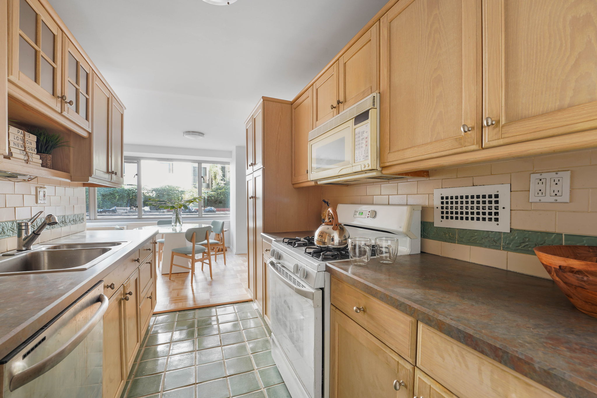315 West 70th Street, Unit 2D Manhattan, NY 10023 - Photo 5 of 11 Gallery Image 5