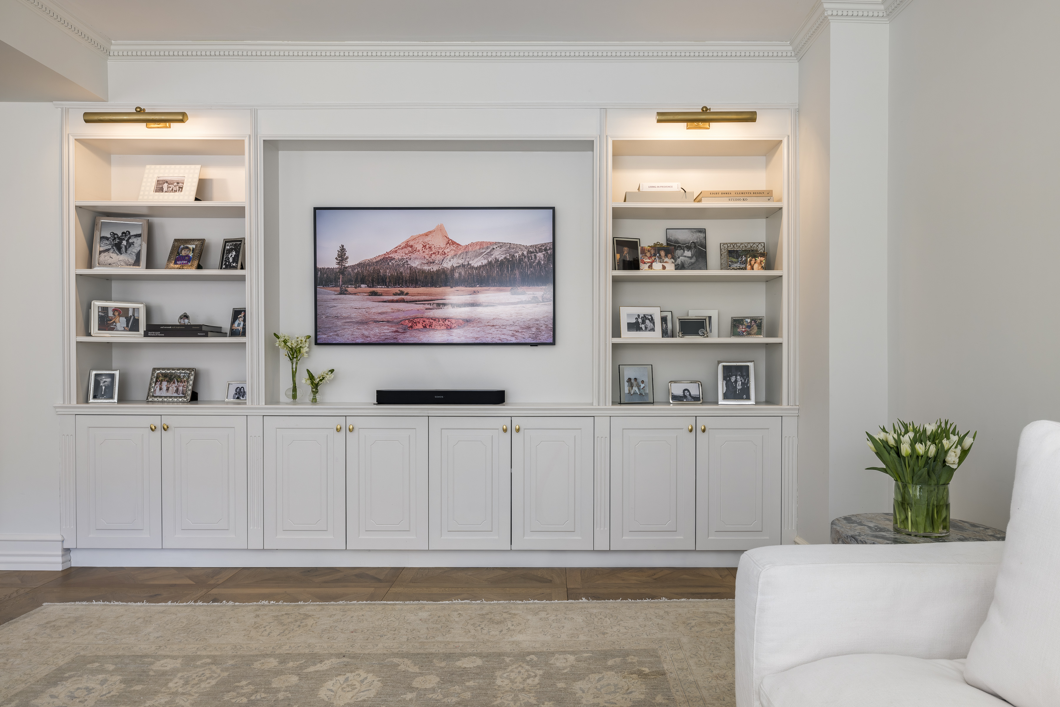 47 East 87th Street, Unit 7A Manhattan, NY 10128 - Photo 8 of 22 a living room with furniture