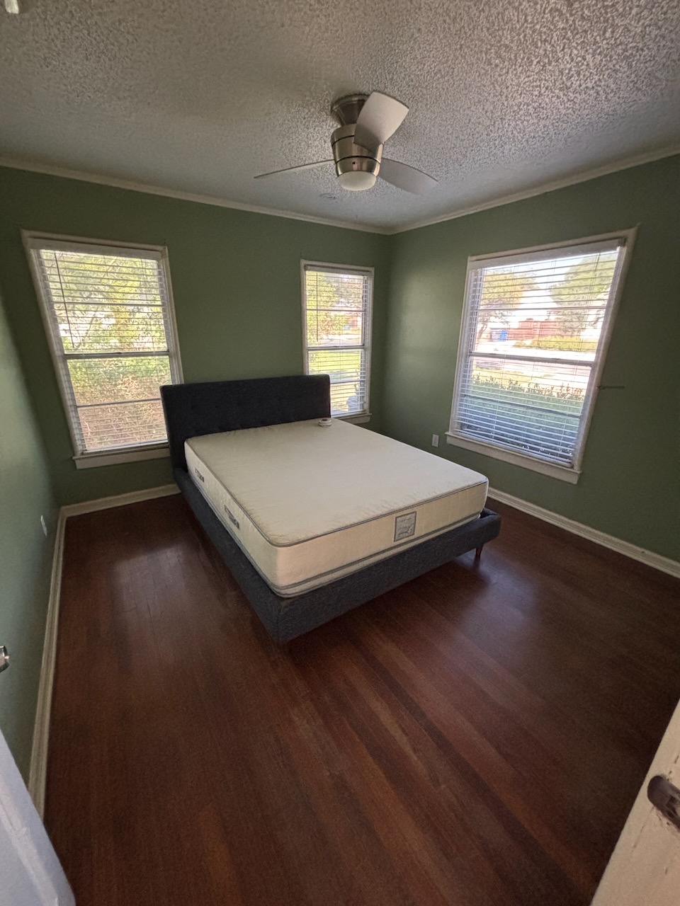 4252 South Cresthaven Road Dallas, TX 75209 - Photo 10 of 15