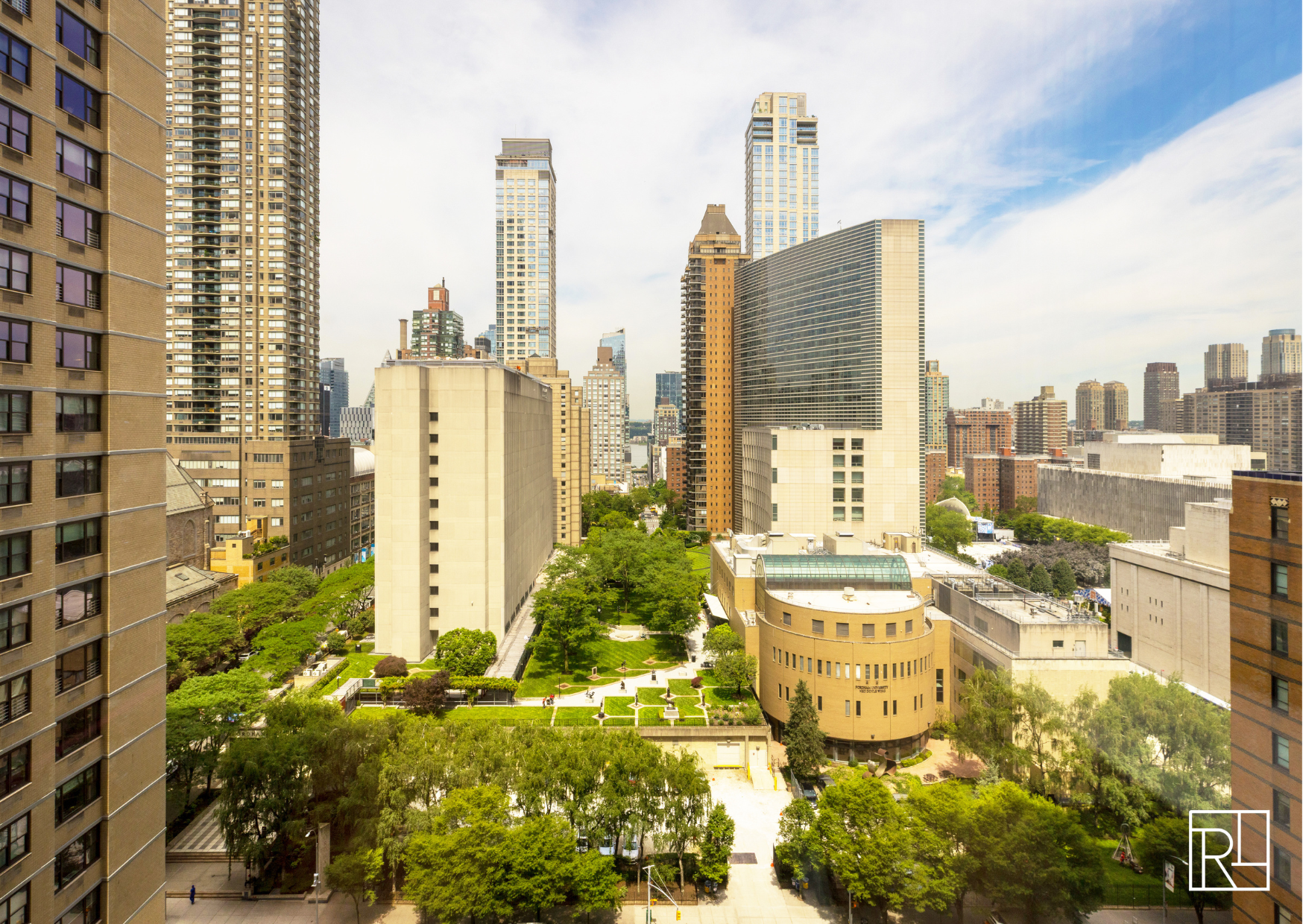 30 West 61st Street, Unit 16D Manhattan, NY 10023 - Photo 4 of 12 a picture of city view