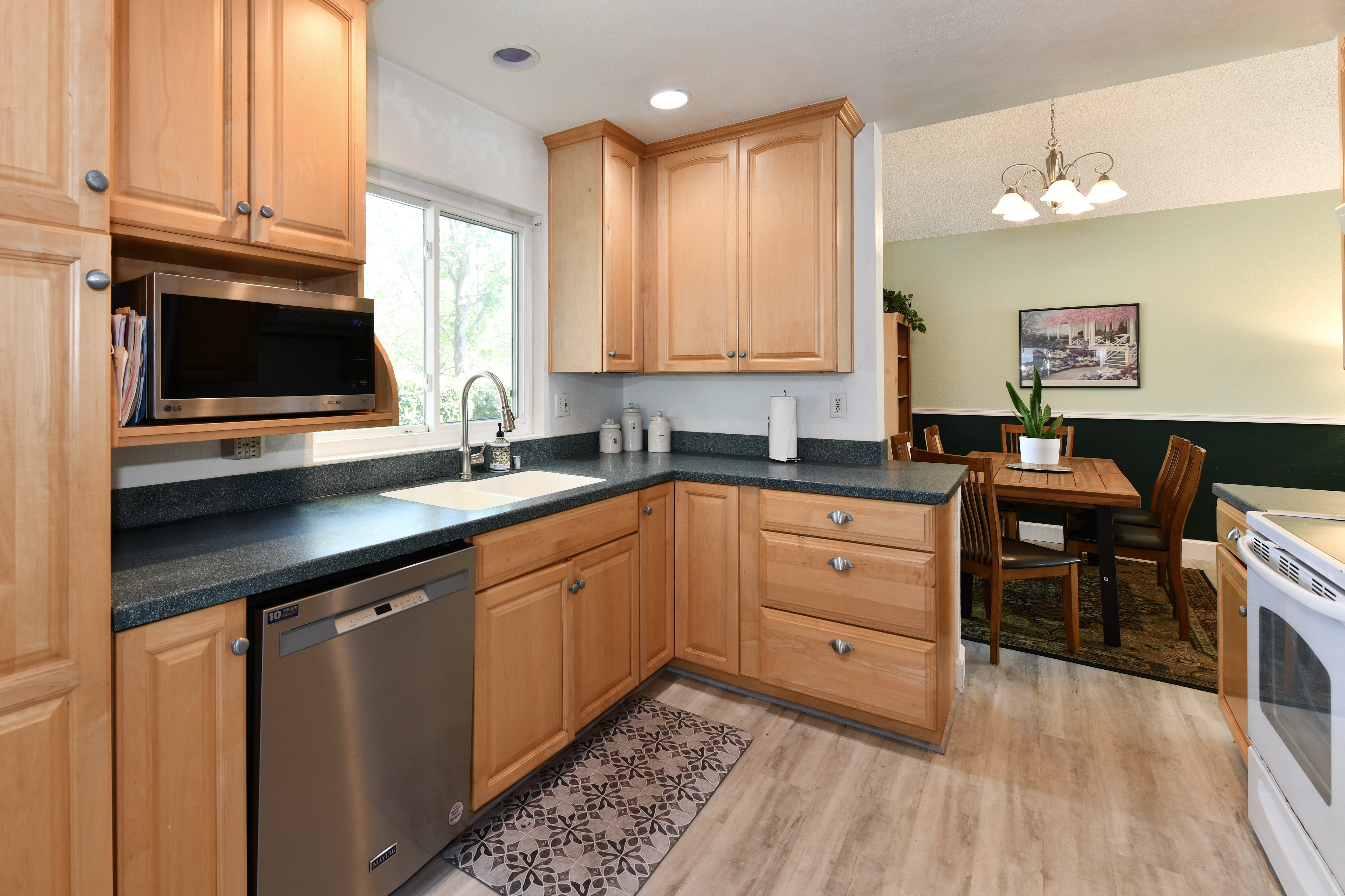 1106 Noyo Place Santa Rosa, CA 95401 - Photo 7 of 27