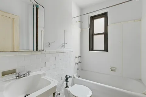 $775,000 | 210 West 78th Street, Unit 8C | Upper West Side