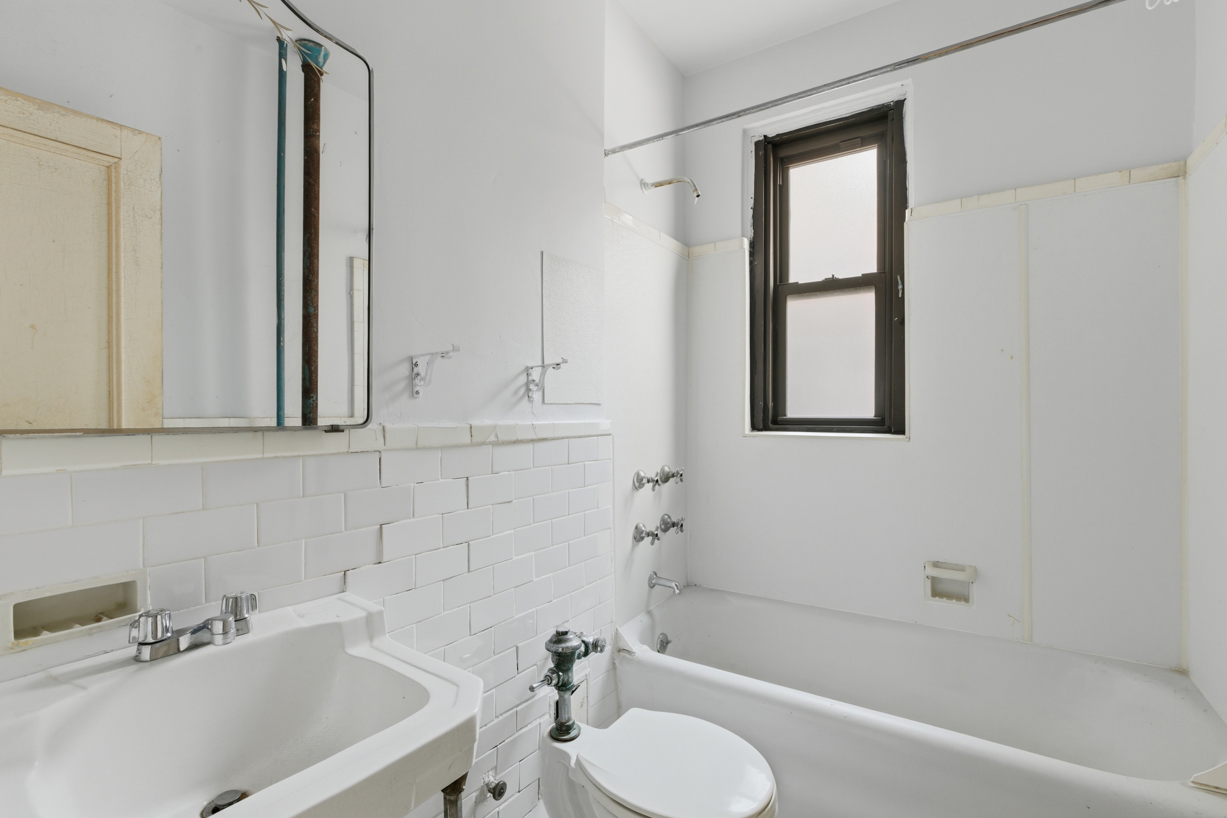 210 West 78th Street, Unit 8C Manhattan, NY 10024 - Photo 18 of 21 a bathroom with a sink toilet and bathtub