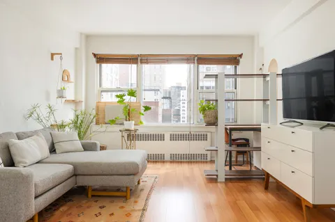 $399,000 | 288 Lexington Avenue, Unit 8D | Murray Hill