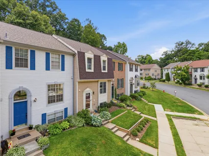 $625,000 | 5742 Burke Towne Court, Burke, VA 22015