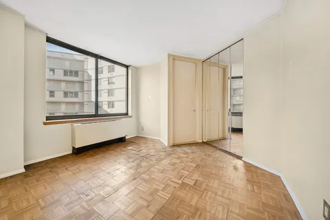 $525,000 | 21 South End Avenue, Unit 528 | Battery Park City