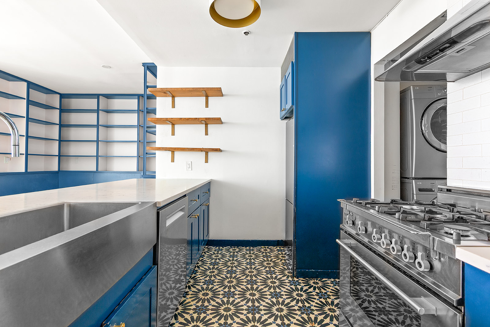 372 Dekalb Avenue, Unit 1I Brooklyn, NY 11205 - Photo 4 of 11 a room with a sink and a window