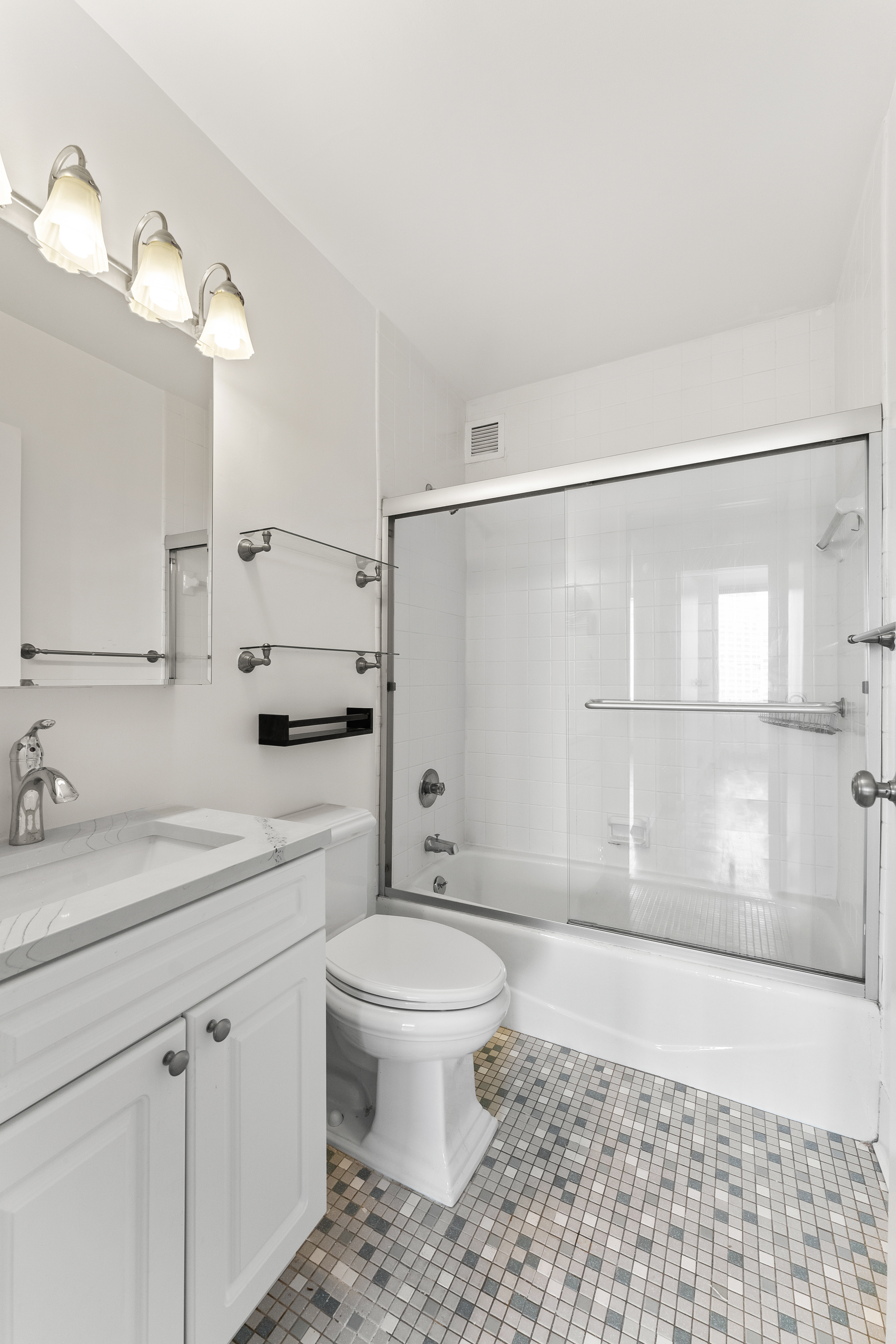 61 West 62nd Street, Unit 25A Manhattan, NY 10023 - Photo 6 of 8