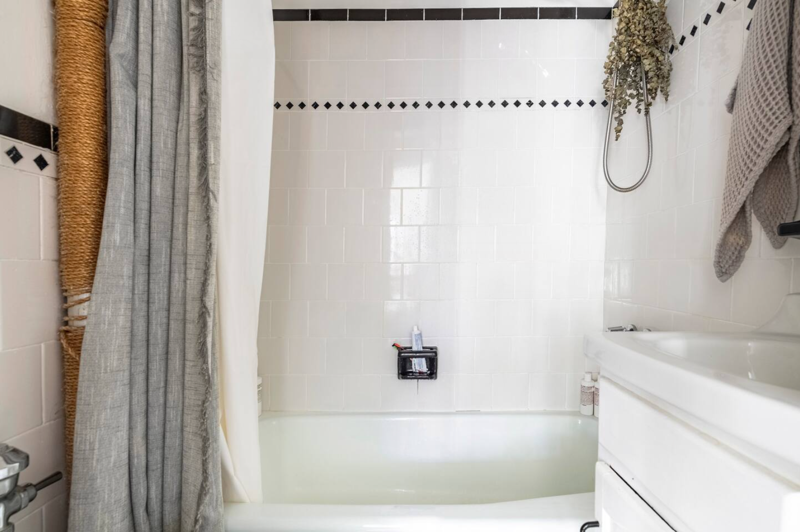 85 Bergen Street, Unit B2 Brooklyn, NY 11201 - Photo 8 of 10 a bathroom with a bathtub and a shower