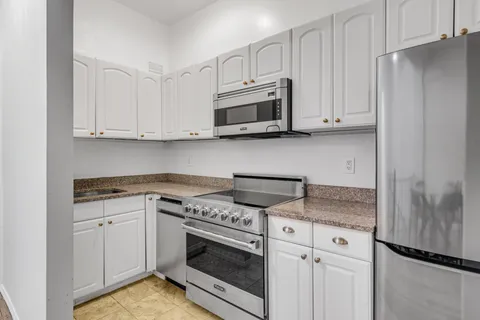 $1,325,000 | 425 West 24th Street, Unit 1F | Chelsea
