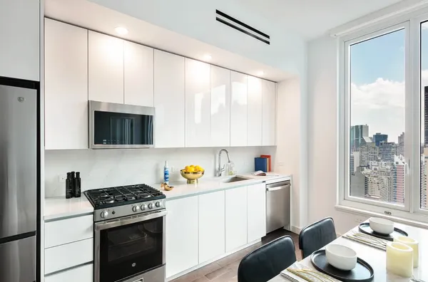 $9,750 | 232 East 54th Street, Unit 33B | Midtown East
