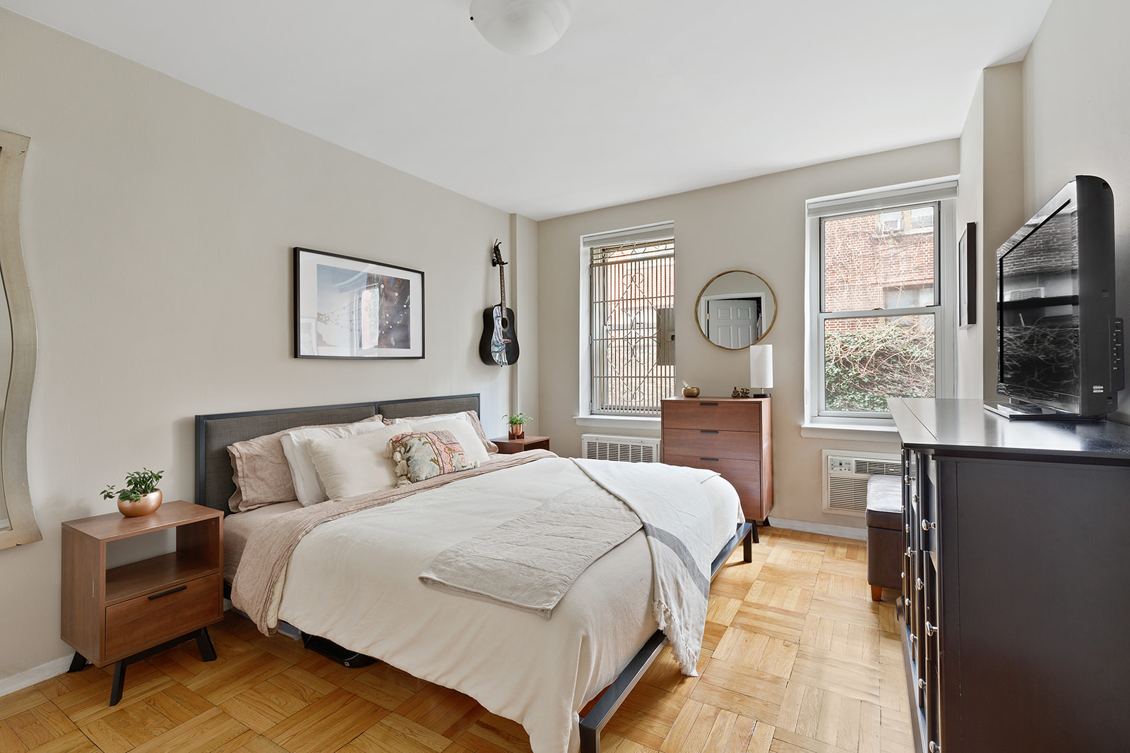 235 West 70th Street, Unit 1D Manhattan, NY 10023 - Photo 3 of 8