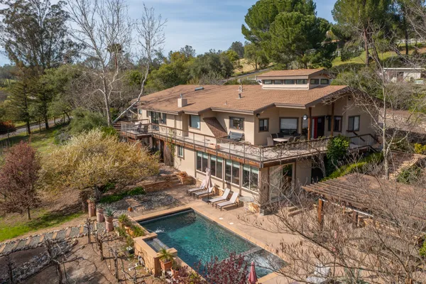 $1,695,000 | 26828 River Road, Cloverdale, CA 95425