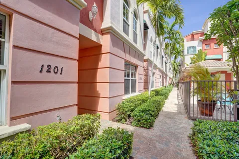 $575,000 | 1033 Northeast 17th Way, Unit 1201, Fort Lauderdale, FL 33304