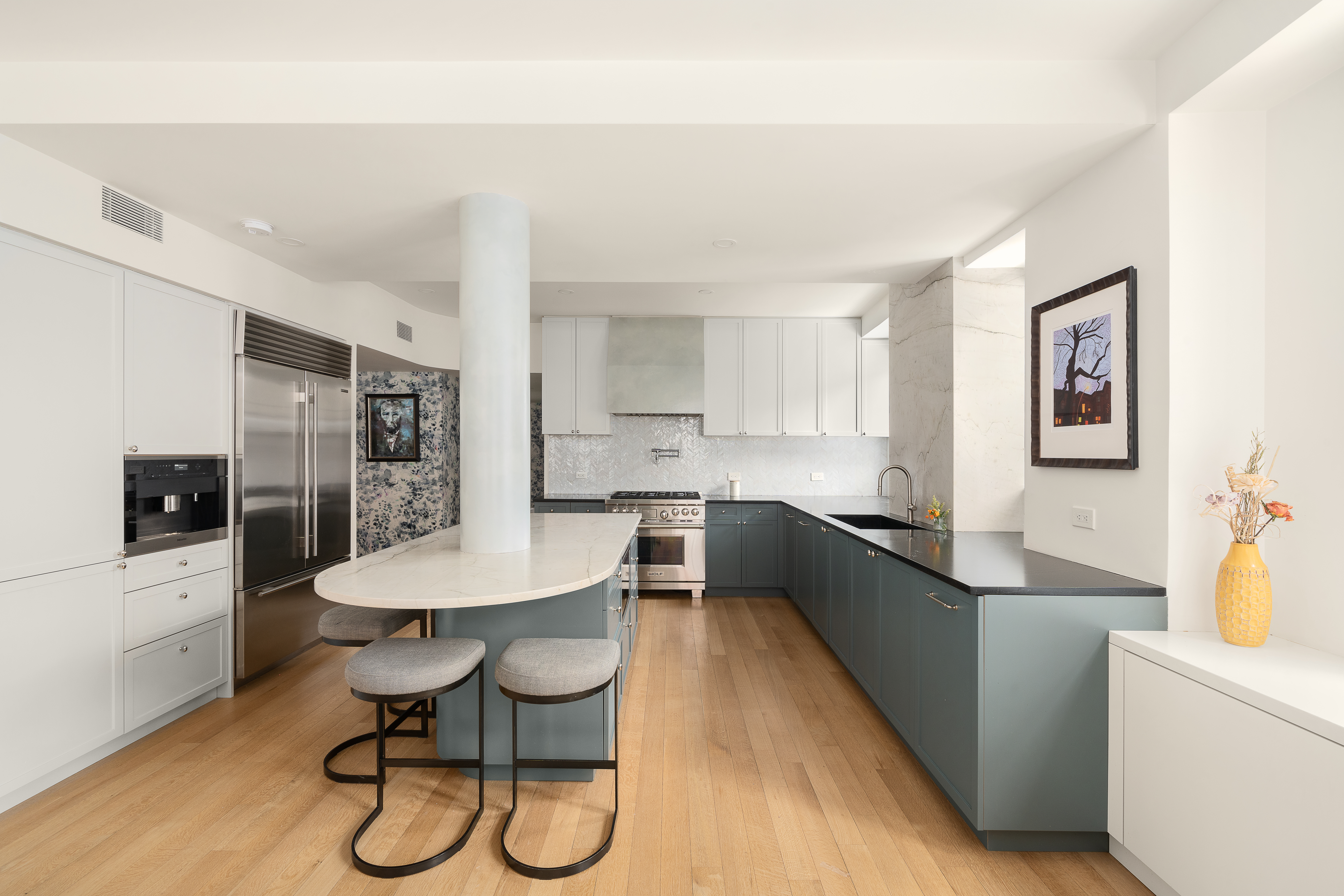 160 Henry Street, Unit 3C Brooklyn, NY 11201 - Photo 5 of 18 a large kitchen with a table and chairs in it