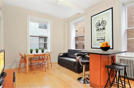 170 West 74th Street, Unit 615 Manhattan, NY 10023 - Photo 2 of 5