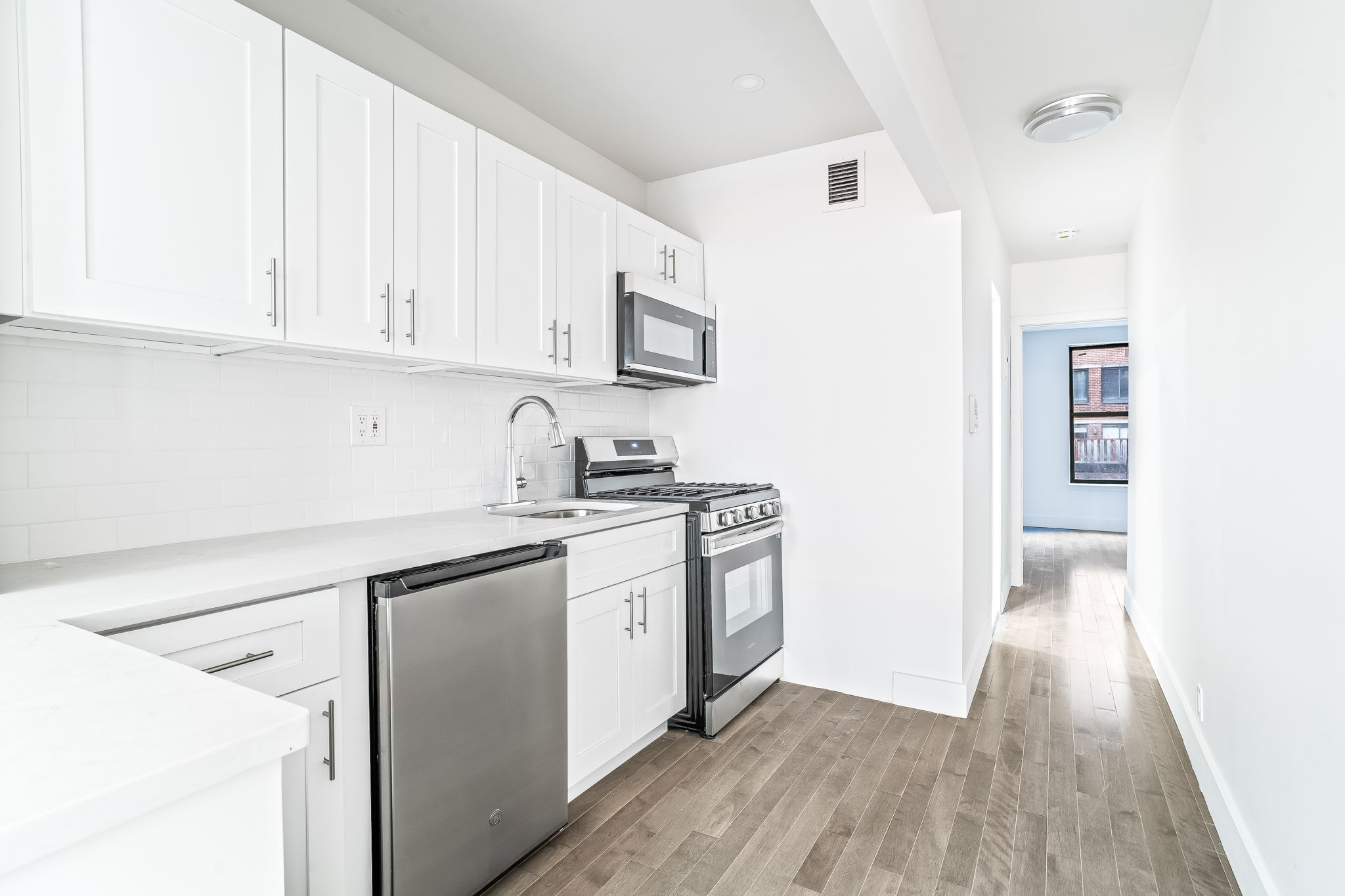 504 West 55th Street, Unit 3E Manhattan, NY 10019 - Photo 5 of 10