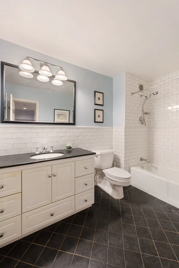 $1,195,000 | 161 West 15th Street, Unit 2D | Chelsea