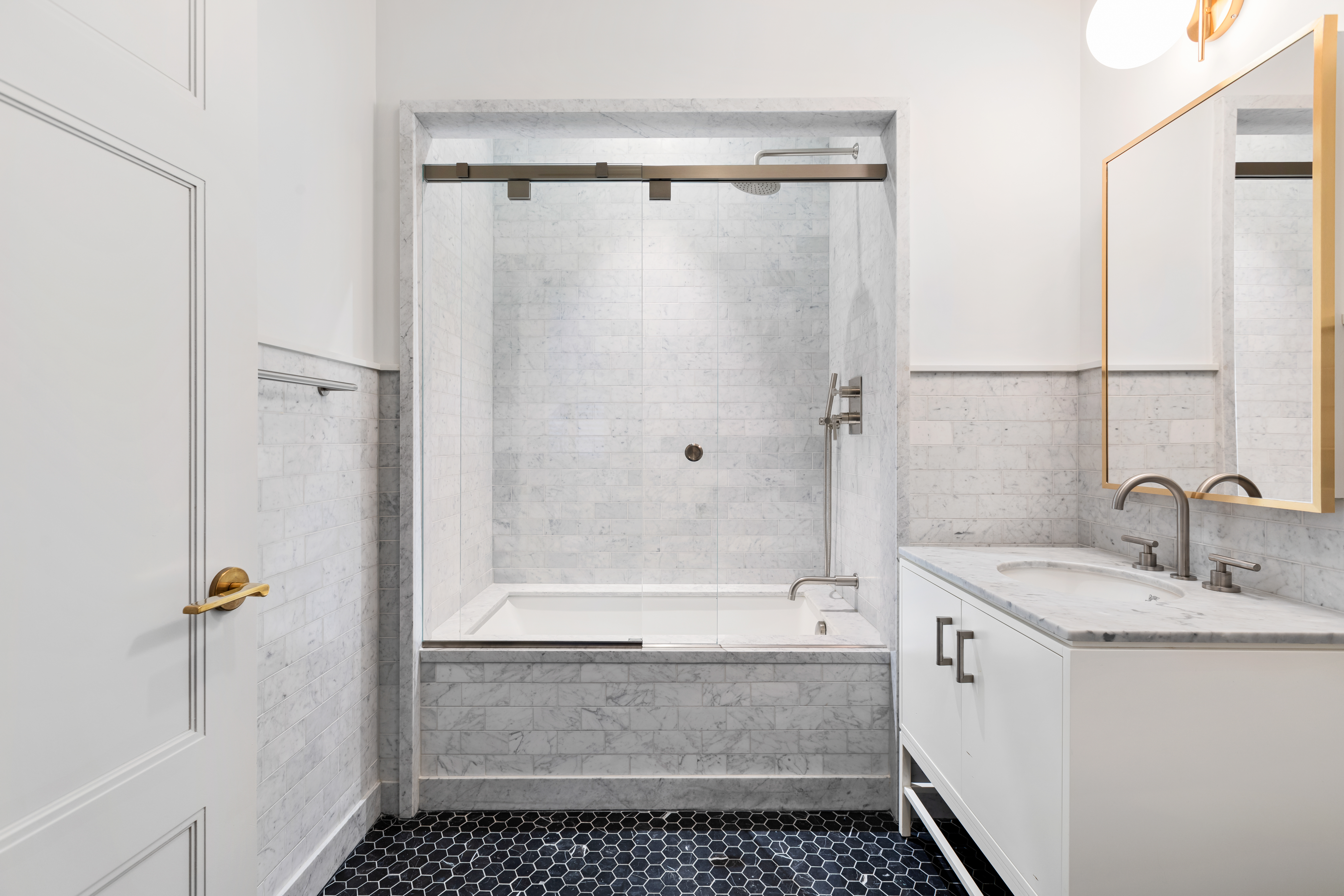 275 West 10th Street, Unit MAIS Manhattan, NY 10014 - Photo 10 of 23