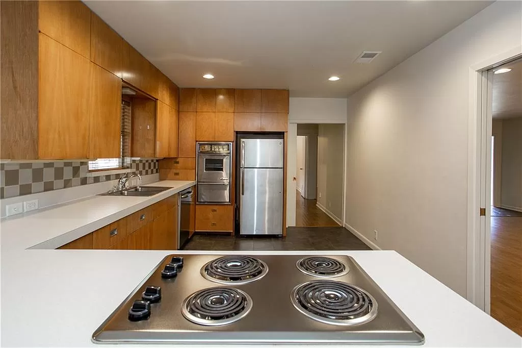 616 Edgefield Road Fort Worth, TX 76107 - Photo 14 of 35