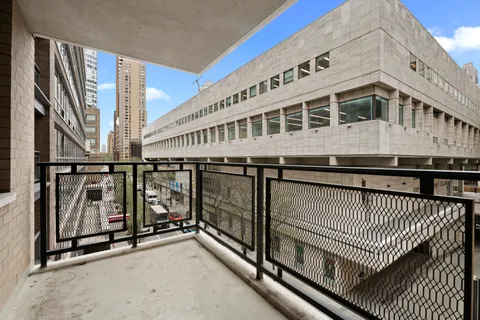 $900,000 | 165 West 66th Street, Unit 6W | Upper West Side