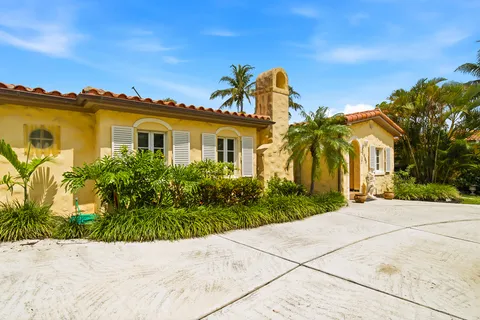 $2,400,000 | 145 Northeast Spanish Court, Boca Raton, FL 33432