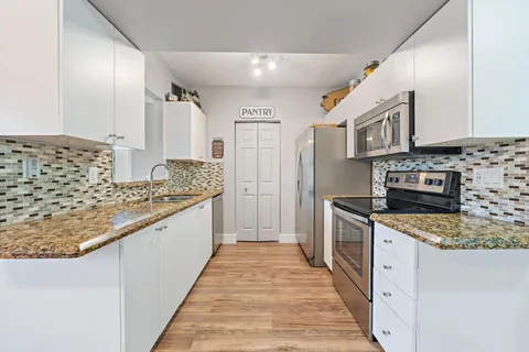 $400,000 | 1088 Via Jardin, Palm Beach Gardens, FL 33418
