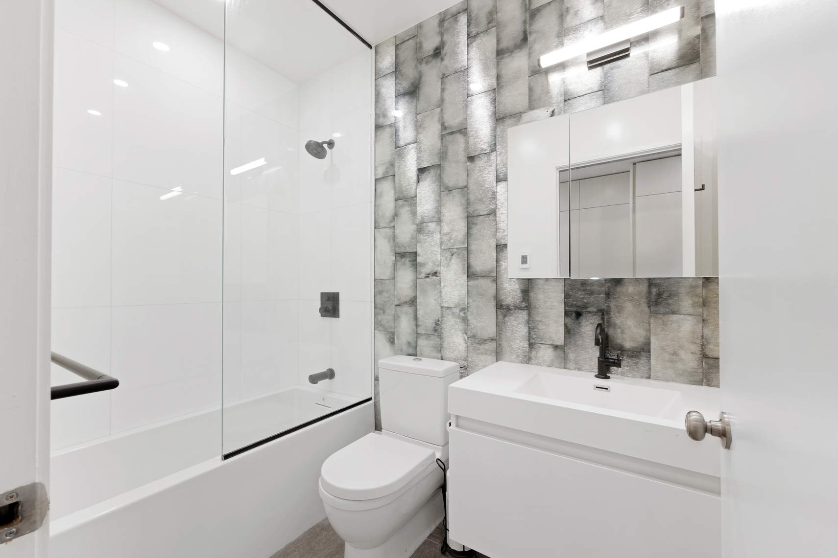 529 West 42nd Street, Unit 7J Manhattan, NY 10036 - Photo 11 of 15