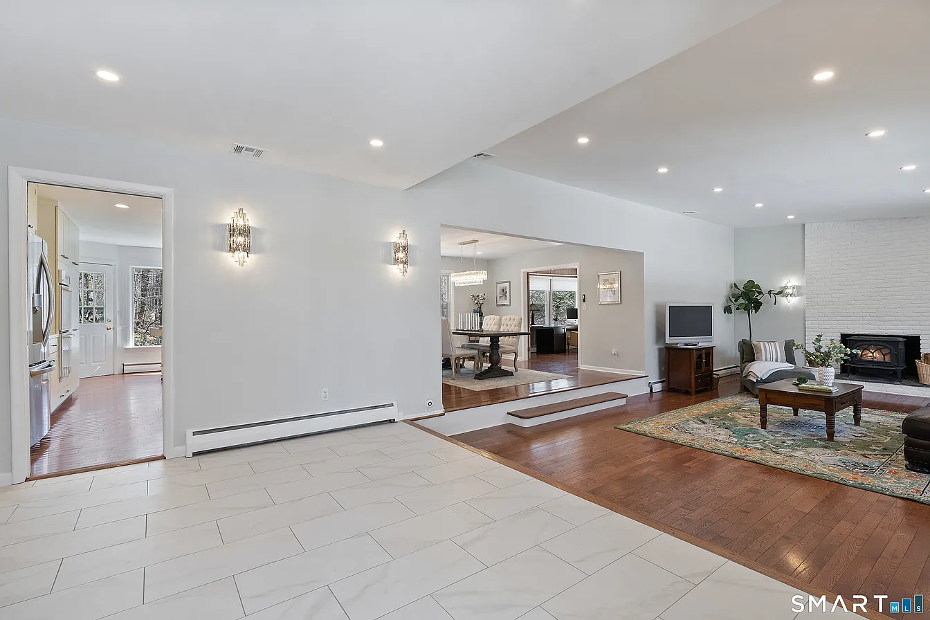 202 Fox Ridge Road Stamford, CT 06903 - Photo 10 of 40