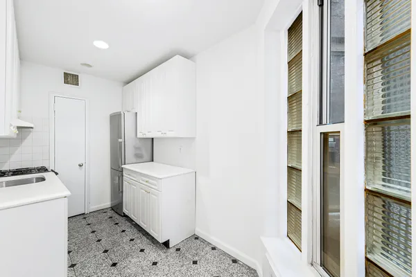 $5,000 | 330 East 58th Street, Unit 3F | Sutton Place