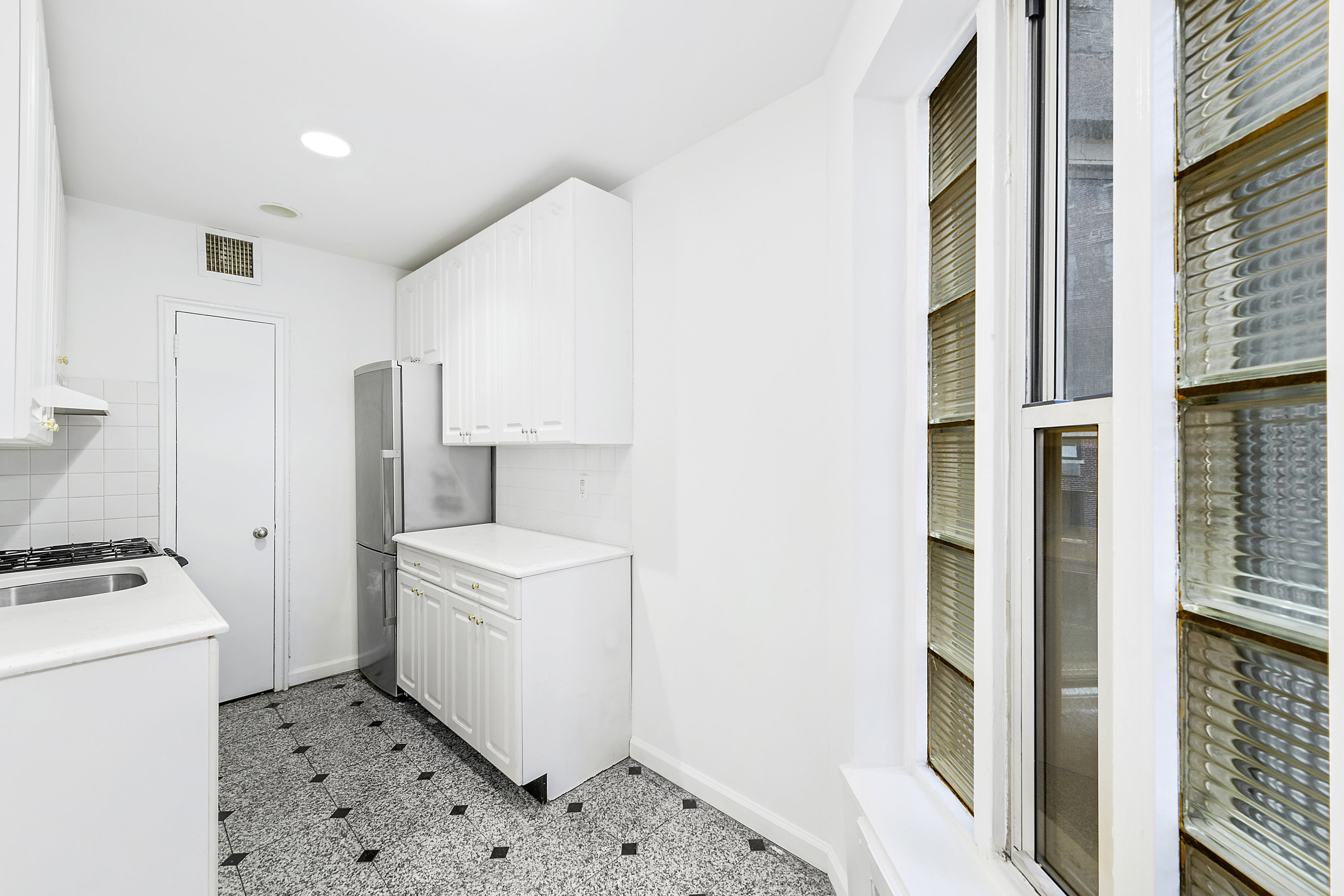 330 East 58th Street, Unit 3F Manhattan, NY 10022 - Photo 2 of 11