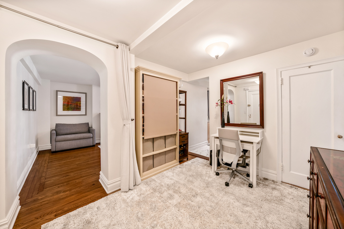 424 East 52nd Street, Unit 9B Manhattan, NY 10022 - Photo 5 of 9 a view of a livingroom with furniture and front door