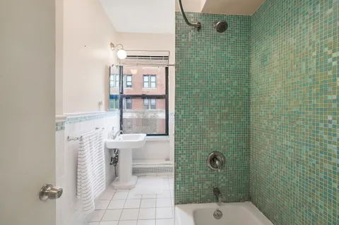 $890,000 | 855 West End Avenue, Unit 4B | Upper West Side