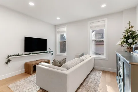 $725,000 | 202 Maverick Street, Unit 106, Boston, MA 02128