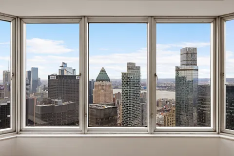 $2,650,000 | 150 West 56th Street, Unit 6204 | Theater District