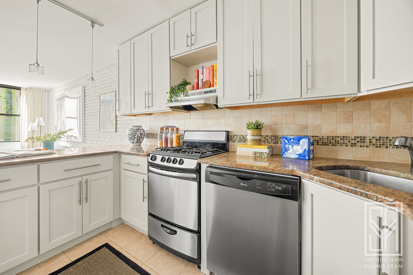 430 East 77th Street, Unit 4A Manhattan, NY 10075 - Photo 7 of 10 Gallery Image 7