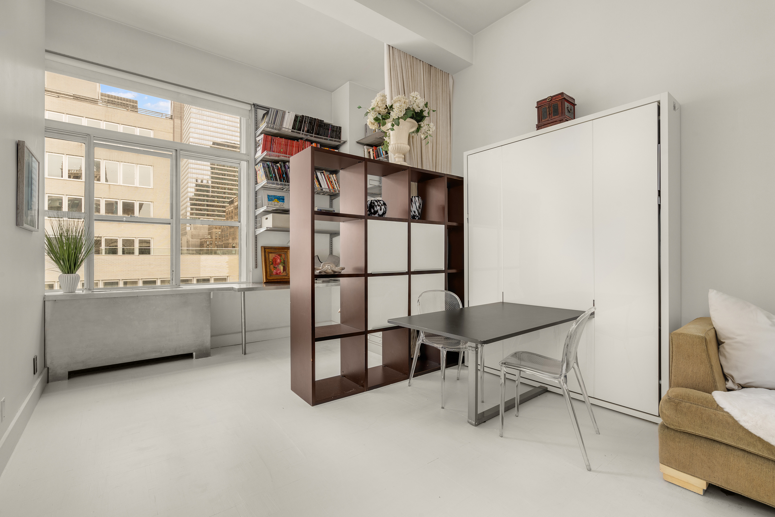 244 Madison Avenue, Unit PHE Manhattan, NY 10016 - Photo 3 of 20 a living room with furniture