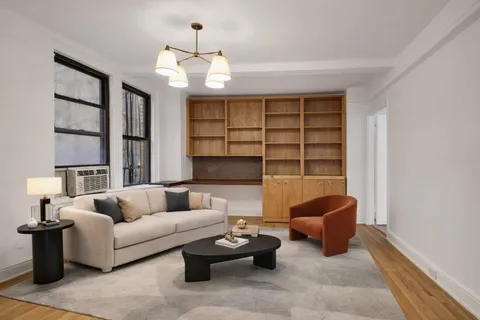 $675,000 | 74 West 68th Street, Unit 5A | Upper West Side