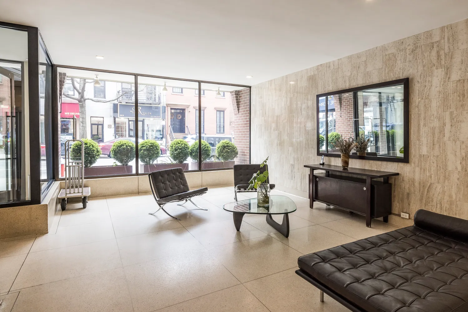 $435,000 | 201 West 21st Street, Unit 7D | Chelsea