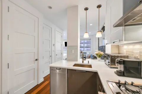 $775,000 | 148 East 19th Street, Unit 2D | Gramercy