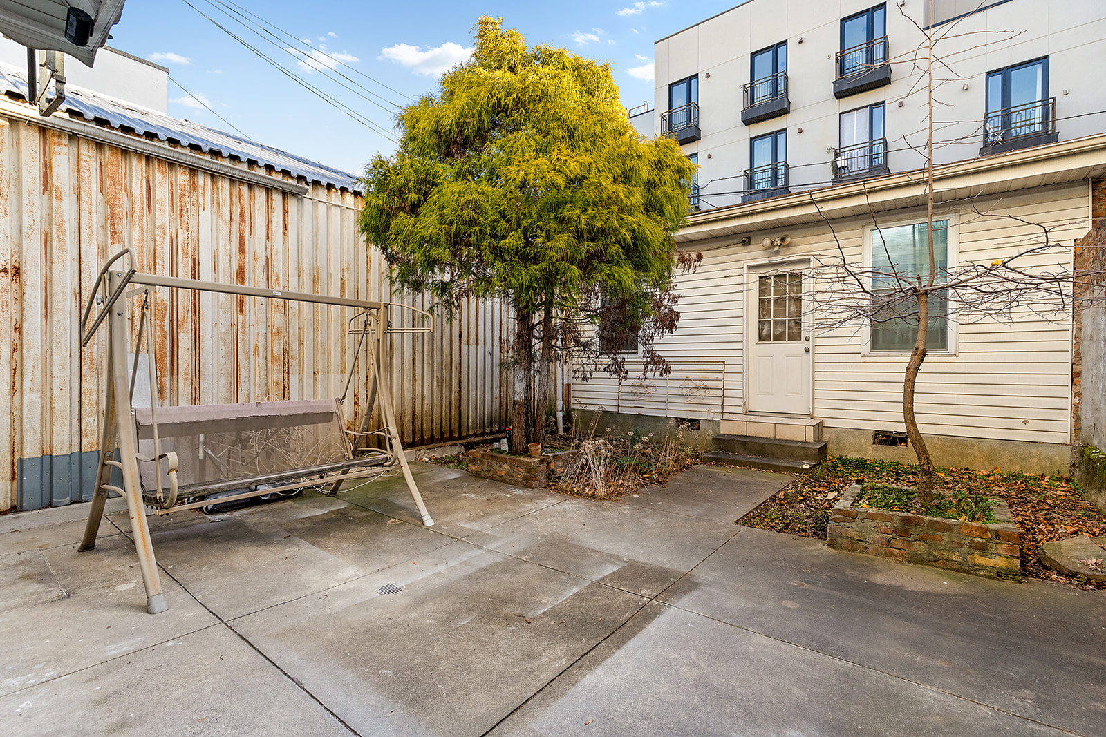 1644 Atlantic Avenue Brooklyn, NY 11213 - Photo 15 of 17 a backyard of a house with chairs and tables