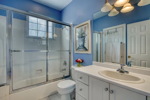 $3,000,000 | 19 Horseshoe Drive, East Hampton, NY 11937