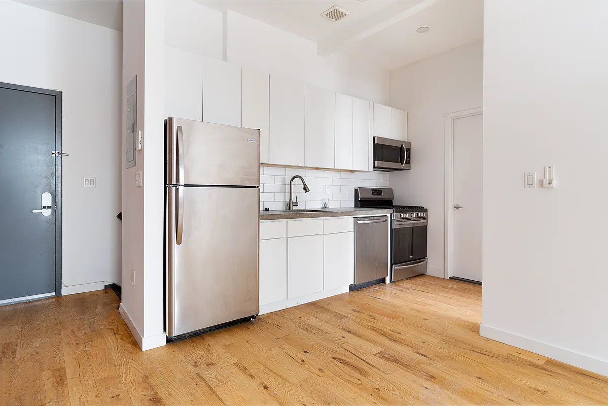 431 Wilson Avenue, Unit 1R Brooklyn, NY 11221 - Photo 3 of 7