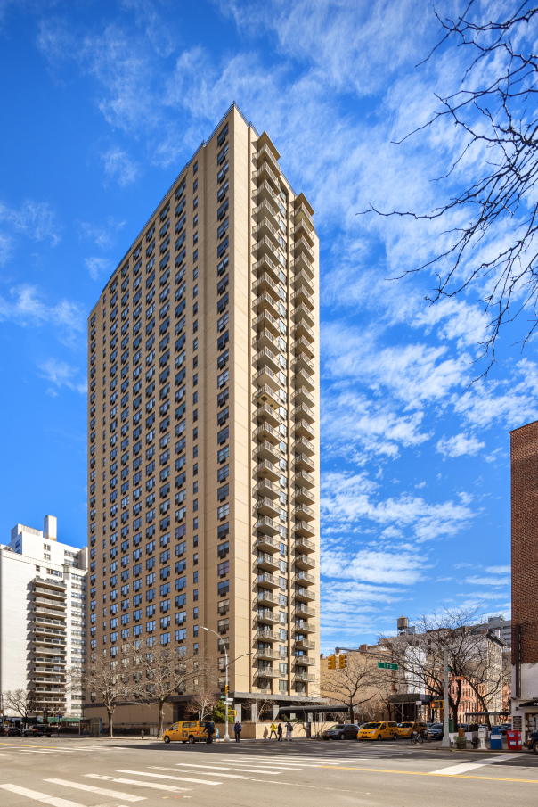 201 East 17th Street, Unit 30F New York, NY 10003 - Photo 13 of 14 a front view of a building