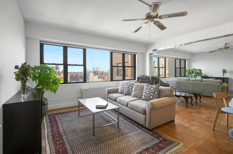 $850,000 | 201 East 21st Street, Unit 20G | Gramercy
